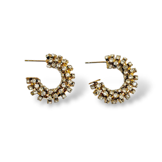 orecchini a cerchio ricoperto di strass